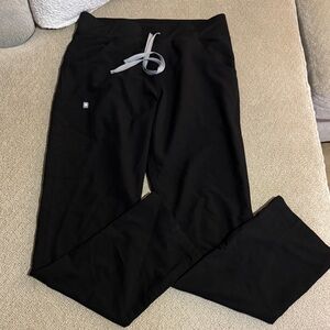 FIGS kade cargo in M Tall
